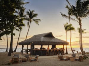 Hawaii Resort: Talk Story at the Shipwreck Bar for $2000 a night